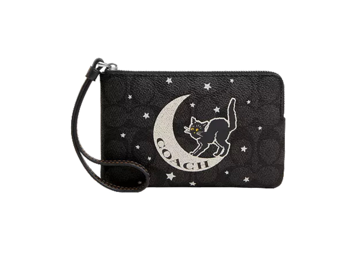 PREORDEN Coach wristlet with Halloween graphic